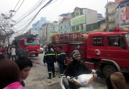 Hà Nội: Chán đời đốt nhà tự tử - 1