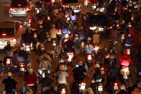 Sinh viên tới trường, Hà Nội thêm tắc đường - 2