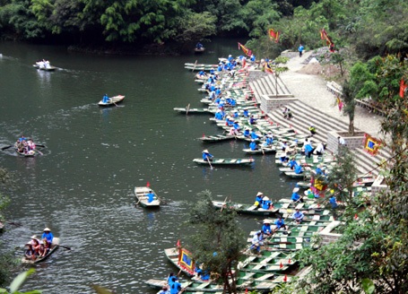 Hàng vạn người vượt sông, leo núi dâng tế Thánh Quý Minh Đại Vương - 10 Hàng vạn người vượt sông, leo núi dâng tế Thánh Quý Minh Đại Vương