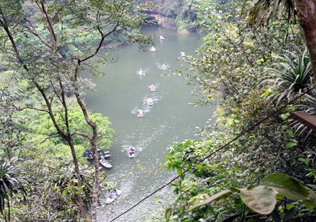 Hàng vạn người vượt sông, leo núi dâng tế Thánh Quý Minh Đại Vương - 8 Hàng vạn người vượt sông, leo núi dâng tế Thánh Quý Minh Đại Vương