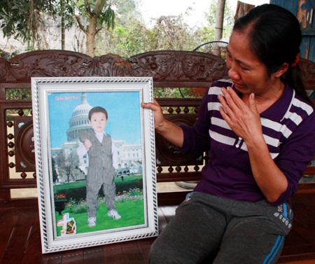 Xót thương hai cháu nhỏ tử nạn vì hố công trình không rào chắn