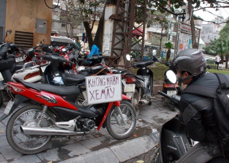 Hà Nội yêu cầu làm rõ vì sao “treo” dự án điểm đỗ xe