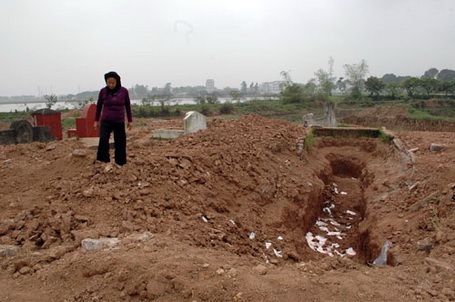 “Dân kêu mất 3 ngôi mộ là không có cơ sở” - 1 “Dân kêu mất 3 ngôi mộ là không có cơ sở”