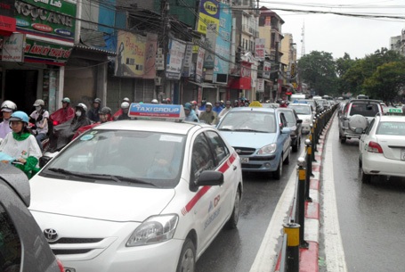 Hà Nội quyết “siết” hoạt động taxi - 1 Hà Nội quyết “siết” hoạt động taxi