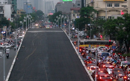 Cầu lắp ghép đầu tiên ở Hà Nội trước ngày thông xe