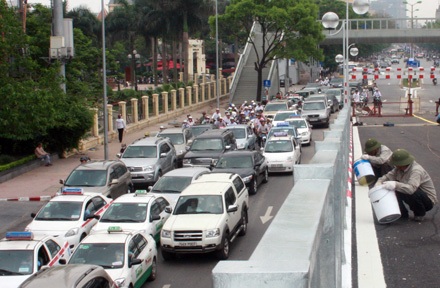 Cầu lắp ghép đầu tiên ở Hà Nội trước ngày thông xe