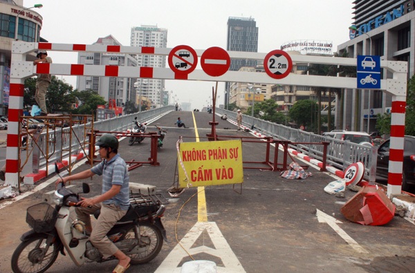 Cầu lắp ghép đầu tiên ở Hà Nội trước ngày thông xe