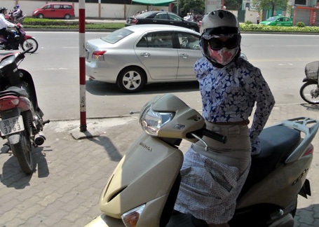 Nắng nóng thiêu đốt, người Hà Nội quay cuồng