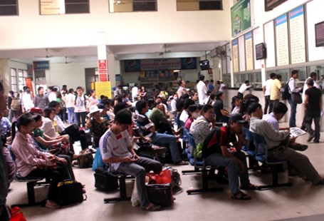 Hàng vạn người ùn ùn rời Thủ đô - 19 Hàng vạn người ùn ùn rời Thủ đô