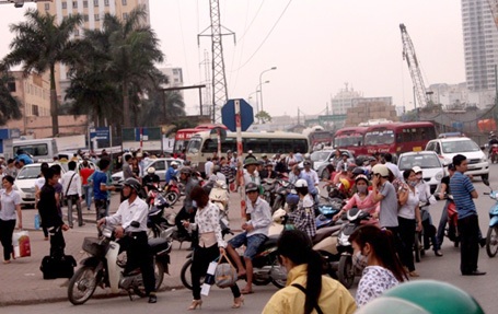 Hàng vạn người ùn ùn rời Thủ đô - 5 Hàng vạn người ùn ùn rời Thủ đô