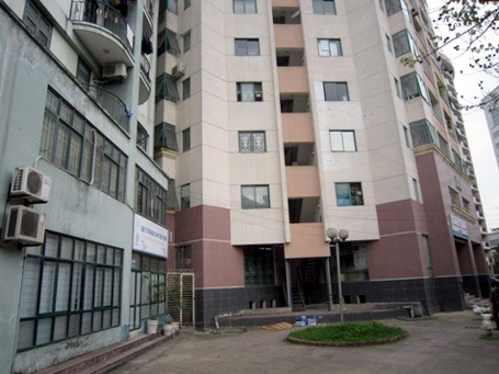 Hà Nội: Rơi từ tầng 16 xuống, một người tử vong