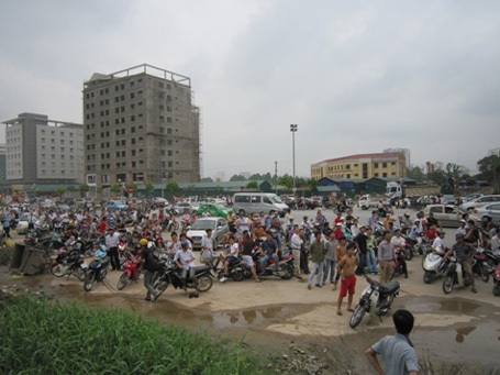 Giải cứu hàng trăm người mắc kẹt trong vụ cháy cao ốc 18 tầng