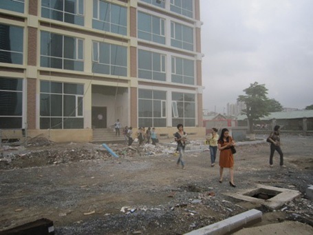 Giải cứu hàng trăm người mắc kẹt trong vụ cháy cao ốc 18 tầng