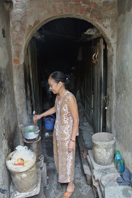 Hàng trăm hộ dân ở khu nhà gỗ muốn đi khỏi nơi này từ nhiều năm nay