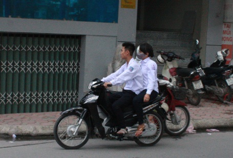 (Ảnh chup sáng ngày 10/8 trên đường Xuân Thủy, Cầu Giấy, Hà Nội)