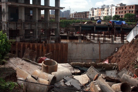 Vị trí đường tiếp giáp với công trình bên cạnh