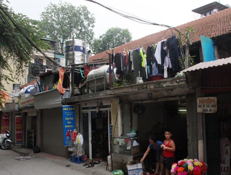 Kiến nghị thu hồi đất 8 dãy nhà gỗ ở phường Chương Dương - 1 Người dân ở khu nhà... chờ cháy sẽ được di dời đến quỹ nhà tái định cư