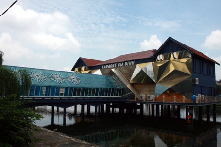 Quán karaoke nằm trong Công viên Tuổi trẻ