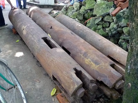 Kiểm điểm, kỷ luật nhiều cán bộ vụ tháo dỡ chùa Trăm Gian - 1 Các cấu kiện chùa Trăm Gian bị tháo dỡ