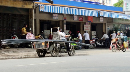 Đường đê La Thành đã hay ùn tắc nhưng lại còn là thánh địa của xe ba bánh