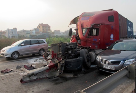 Hiện trường vụ tai nạn kinh hoàng