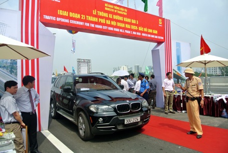 Những chiếc ô tô đầu tiên được lăn bánh