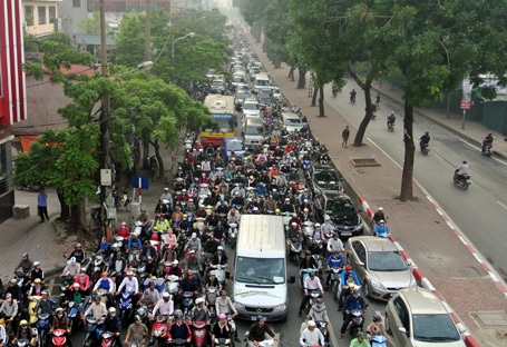 Tuy nhiên tuyến đường Láng hướng về Cầu Giấy vẫn khá nhọc nhằn