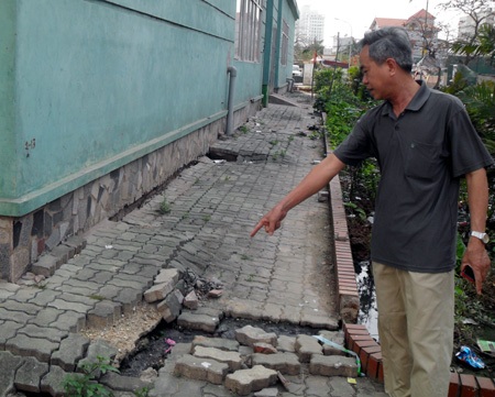 Hình ảnh xuống cấp ở một khu tái định cư cách đây hơn một năm