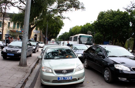 Năm 2013, Hà Nội tạm thời chưa bố trí kinh phí mua xe công