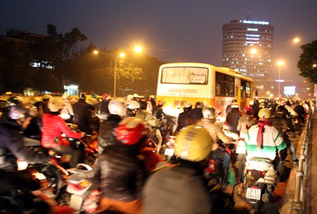 Giao thông hỗn loạn trên một tuyến phố