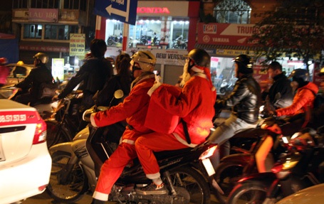 Giao thông làm khó ông già Noel