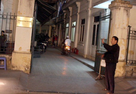 Hà Nội: Bãi trông xe “hốt bạc” trong đêm Noel - 2 Mời du khách đi chơi đêm Noel vào Sở Ngoại vụ Hà Nội gửi xe