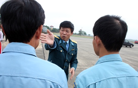 Trước khi bay, những phi công được lãnh đạo