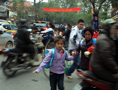 Đổi giờ, giao thông Hà Nội vẫn rối loạn - 11