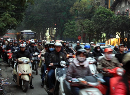 Đổi giờ, giao thông Hà Nội vẫn rối loạn - 13