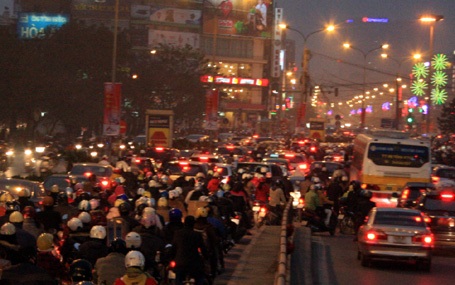 Đổi giờ, giao thông Hà Nội vẫn rối loạn - 14