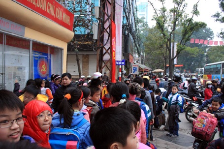 Đổi giờ, giao thông Hà Nội vẫn rối loạn - 4