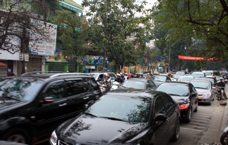 Đổi giờ, giao thông Hà Nội vẫn rối loạn - 10