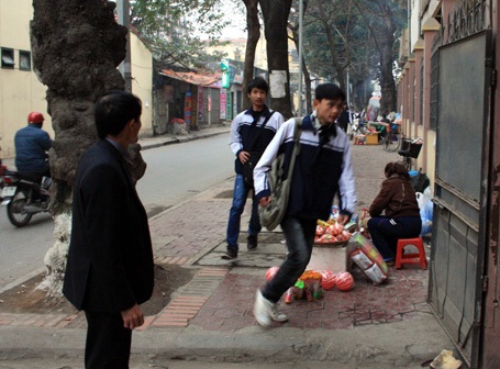 Ra đường từ mờ sáng cho kịp giờ học mới - 11