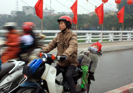 Ra đường từ mờ sáng cho kịp giờ học mới - 12