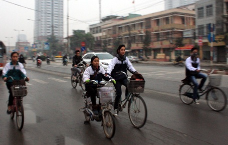 Ra đường từ mờ sáng cho kịp giờ học mới - 4