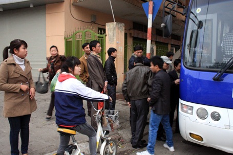 Ra đường từ mờ sáng cho kịp giờ học mới - 8