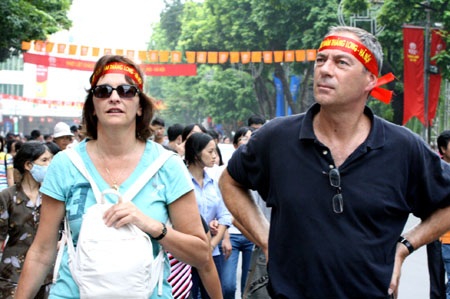 Hà Nội đón hơn 14 triệu lượt khách du lịch năm 2012 - 1 Ngày càng nhiều khách nước ngoài tìm đến Hà Nội