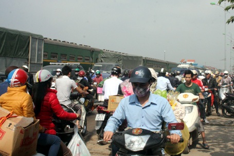 Ùn tắc kéo dài hàng kilomet