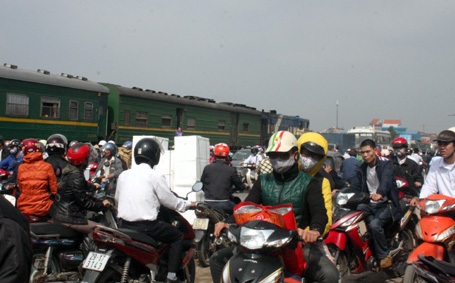 Ùn tắc kéo dài hàng kilomet