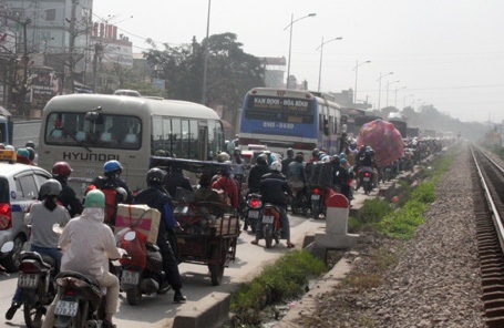 Ùn tắc kéo dài hàng kilomet