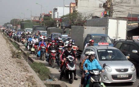 Ùn tắc kéo dài hàng kilomet