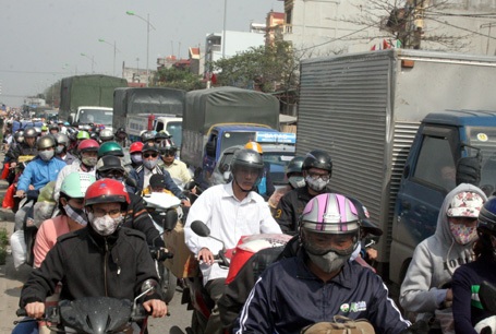 Hàng nghìn người tìm đường rời Thủ đô