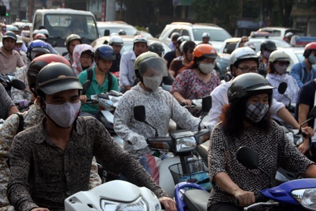 Nhiều tuyến phố bị ùn tắc kéo dài