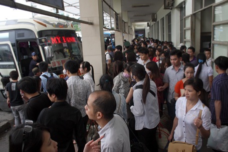 Nhu cầu người đi lại dịp 30/4-1/5, tăng gấp nhiều lần ngày thường